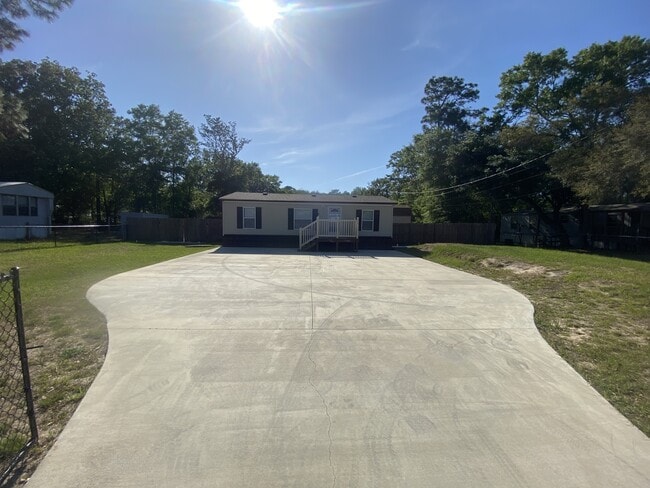 Building Photo - 3029 Crittenden Dr