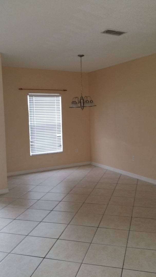 Building Photo - 3 br, 2 bath House - 10 Peterlee Court