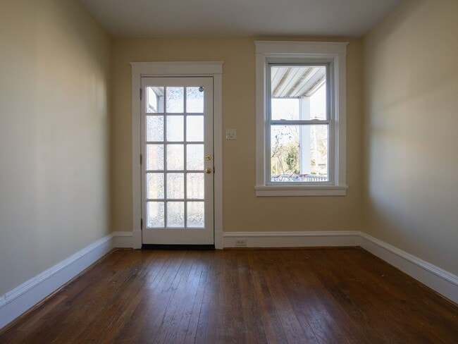 Building Photo - Spacious 2-Bed/1-Bath Ground Floor Apt w/ Patio & Yard in Manchester!