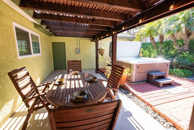 Building Photo - Surfer's Paradise - Walk to Beach - Privat...