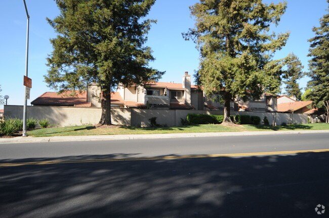 Foto del edificio - Vintage Grove Townhouses