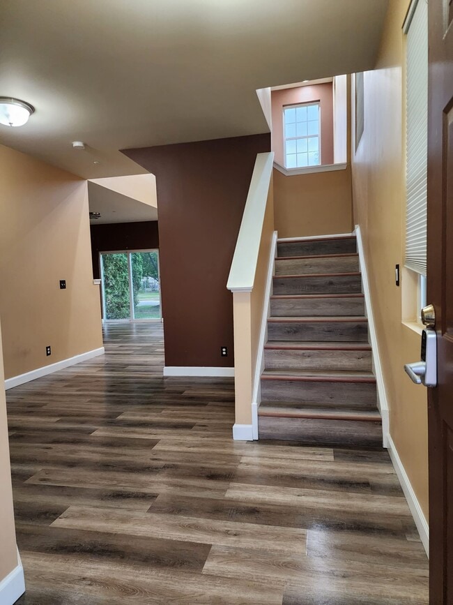 Building Photo - 1157 Goldfinch Ave