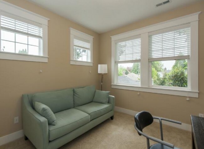 Building Photo - Beautiful 4 Bed, 2.5 Bath Rental home in P...