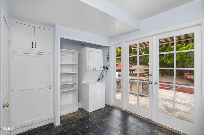 Foto del edificio - 12060 Laurel Terrace Dr