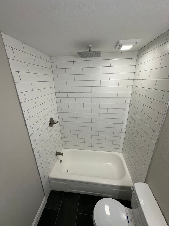 Building Photo - 309