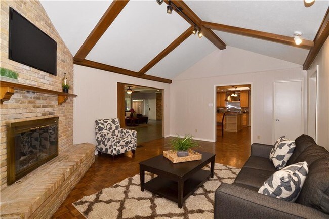 Foto del edificio - 7736 Woodstone Ln