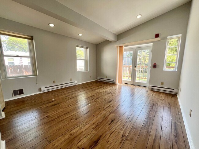 Foto del edificio - Large First Floor Apartment