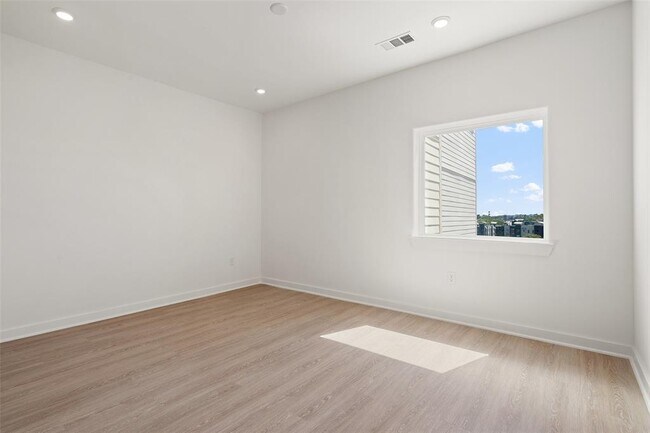 Foto del edificio - 4802 S Congress Ave