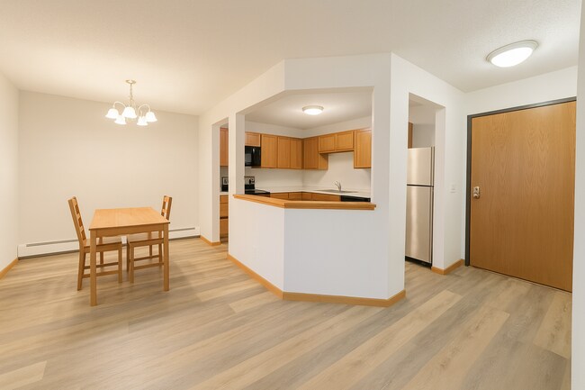 Foto del edificio - Quaint, Updated 1 Plus Den Condo in Bloomi...