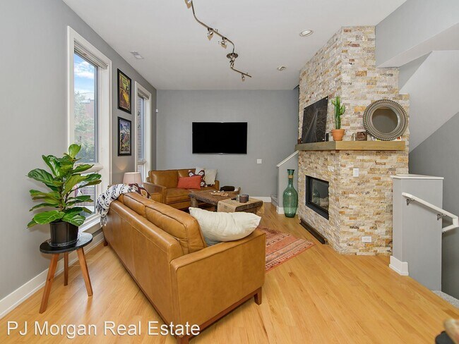 Building Photo - 2 br, 2 bath House - 1225 Leavenworth Plaza