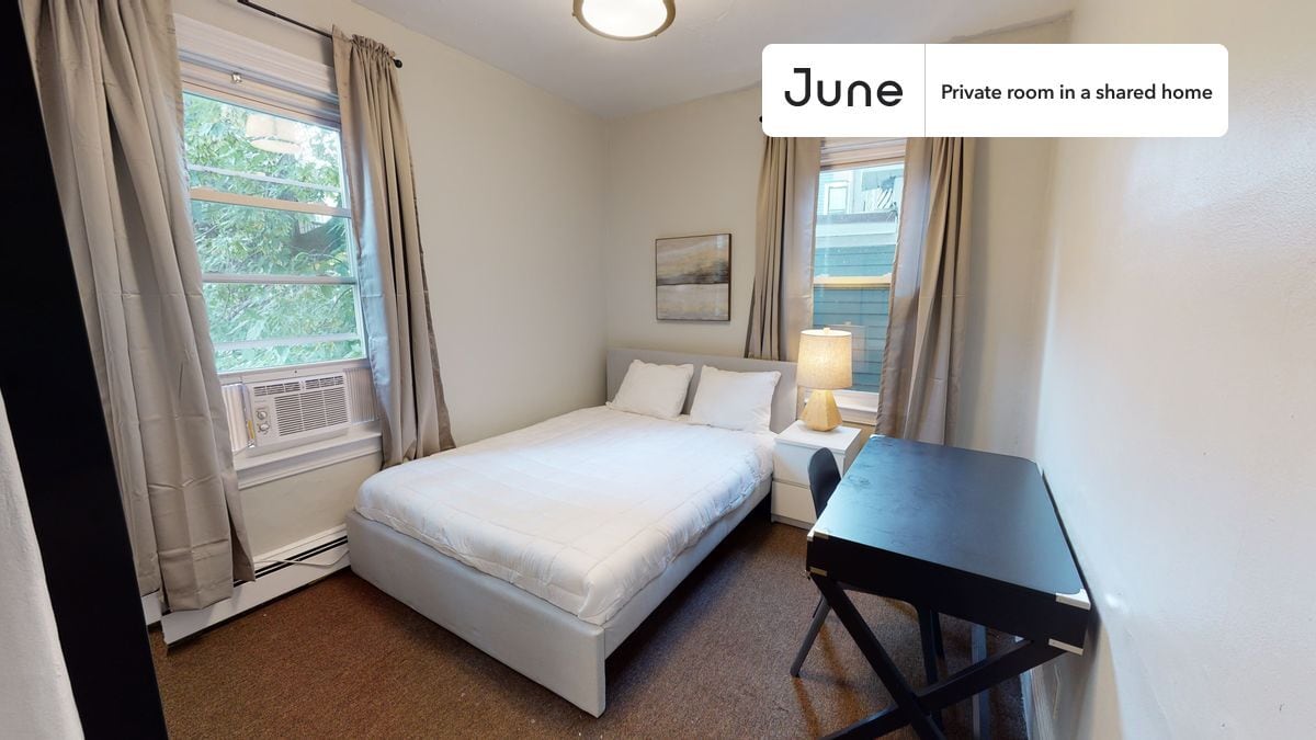 Room in Shared 3 bed/1 bath home - Room in Shared 3 bed/1 bath home