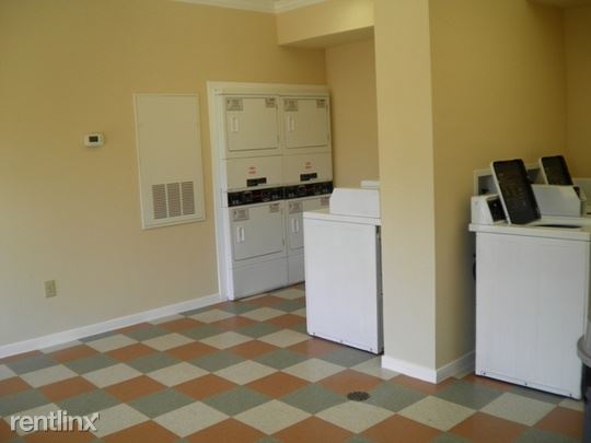 Foto del edificio - 7600 Creekbend Dr