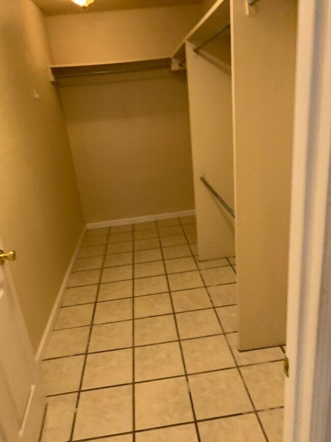 Building Photo - 61862 E 346 Rd