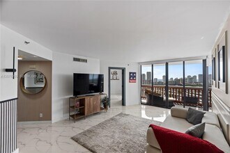Building Photo - 1000 W Island Blvd