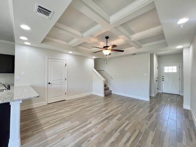 Foto del edificio - Spacious Townhome with a Private Backyard & No Rear Neighbors!