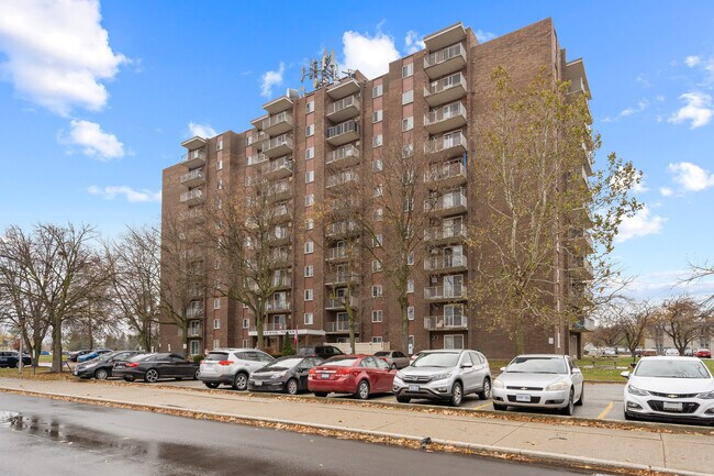 Photo du bâtiment - Chatham Tower Apartments