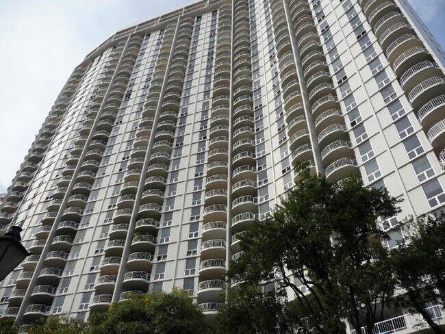 Foto del edificio - To register for the showing time below, no...