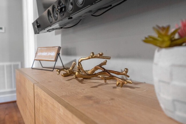 Building Photo - 211 Hargrove St