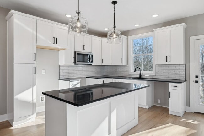 Building Photo - 2111 Chadwell Retreat Dr