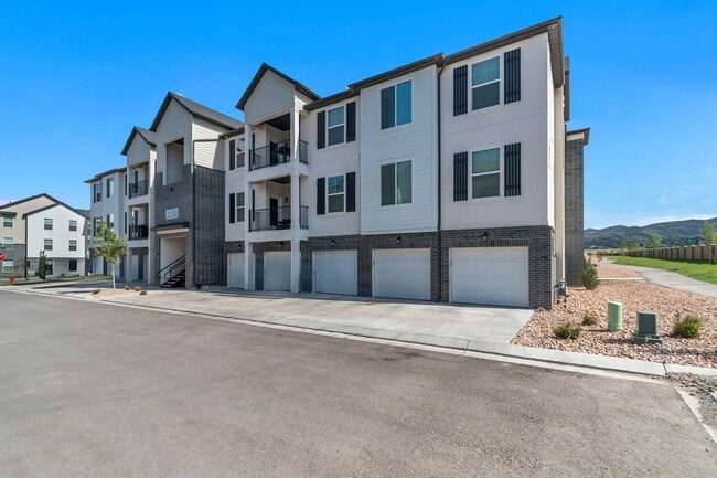 Photo - 1/2 OFF FIRST MONTH'S RENT-Condominium in Prime Riverton Location