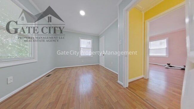 Foto del edificio - 616 Hedrick Ave