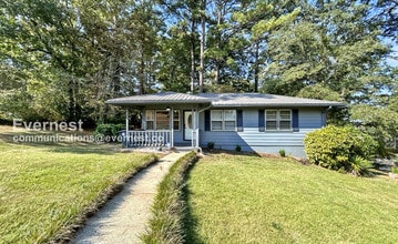 Building Photo - 901 Hagwood Rd