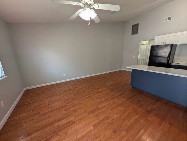 Foto del edificio - 2093 Continental Ave