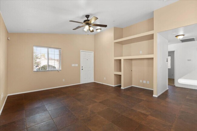 Foto del edificio - Single Story 3 Bedroom Home with Beautiful Backyard Space