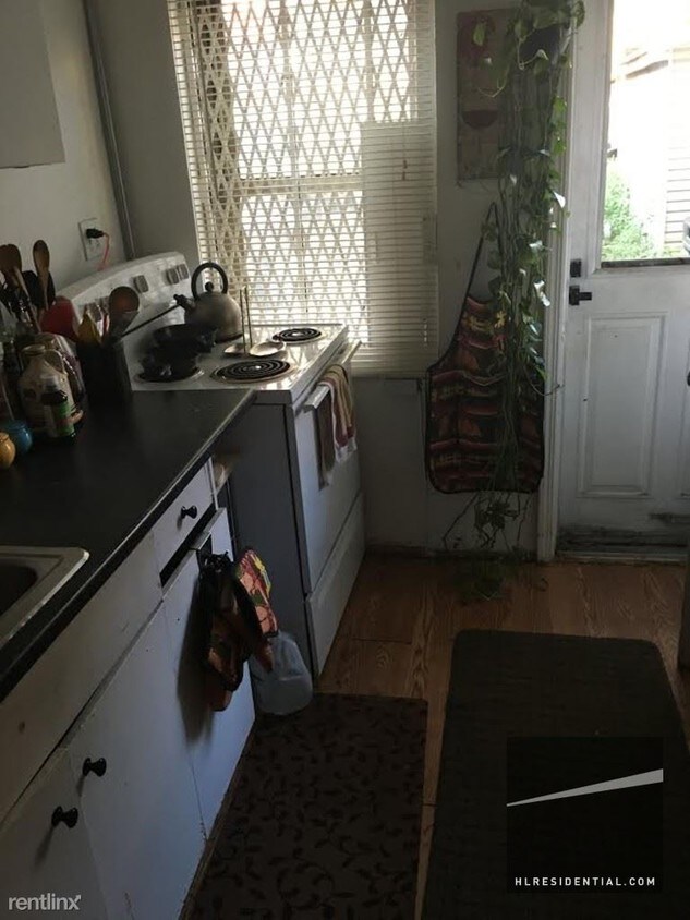 Building Photo - 2323 33rd Ave