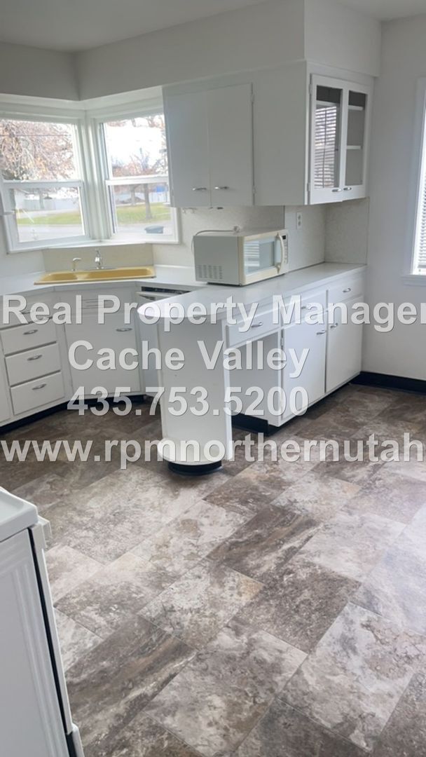 Foto del edificio - 2 br unit, on corner lot in Smithfield! Available for immediate move-in!