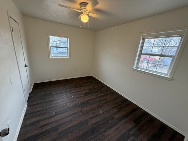 Building Photo - 2715 E 2nd St