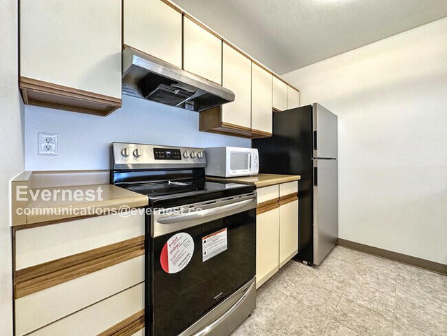 Foto del edificio - 1594 Bradley Dr
