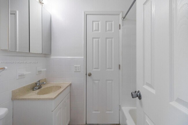Foto del edificio - 1790 SE 23rd Avenue Unit 4B