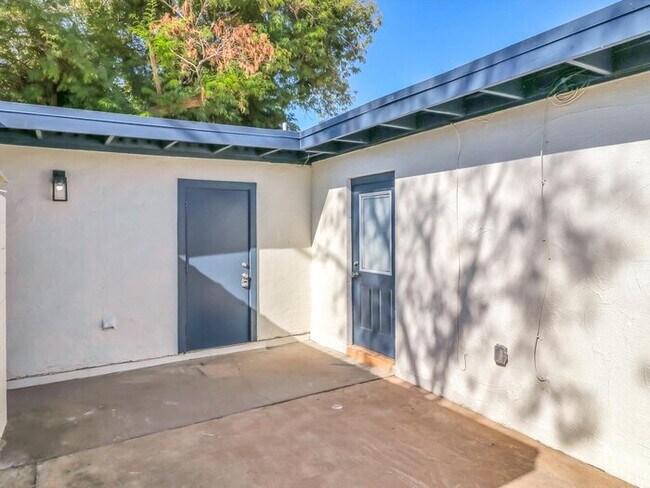 Building Photo - $1,825 for lease, Two Bedroom-1 Bath Remodeled Single Family home With 2 Car Garage & Private Yar...
