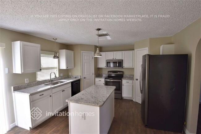 Building Photo - 217 Sawyerwood Pl