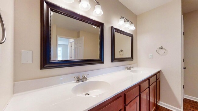 Interior Photo - Timber Wolf and Cates Crossing