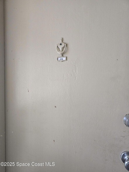 Foto del edificio - 250 N Banana River Dr