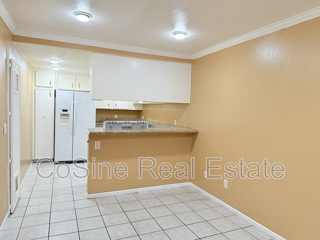 Building Photo - 9813 Caspi Gardens Dr