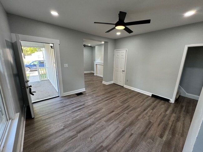 Building Photo - 384 Clarendon Ave