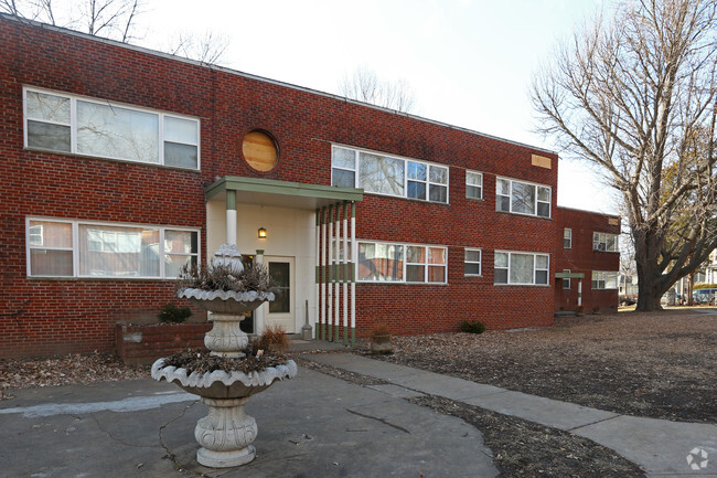 Foto del edificio - Pine Meadow Court Apartments