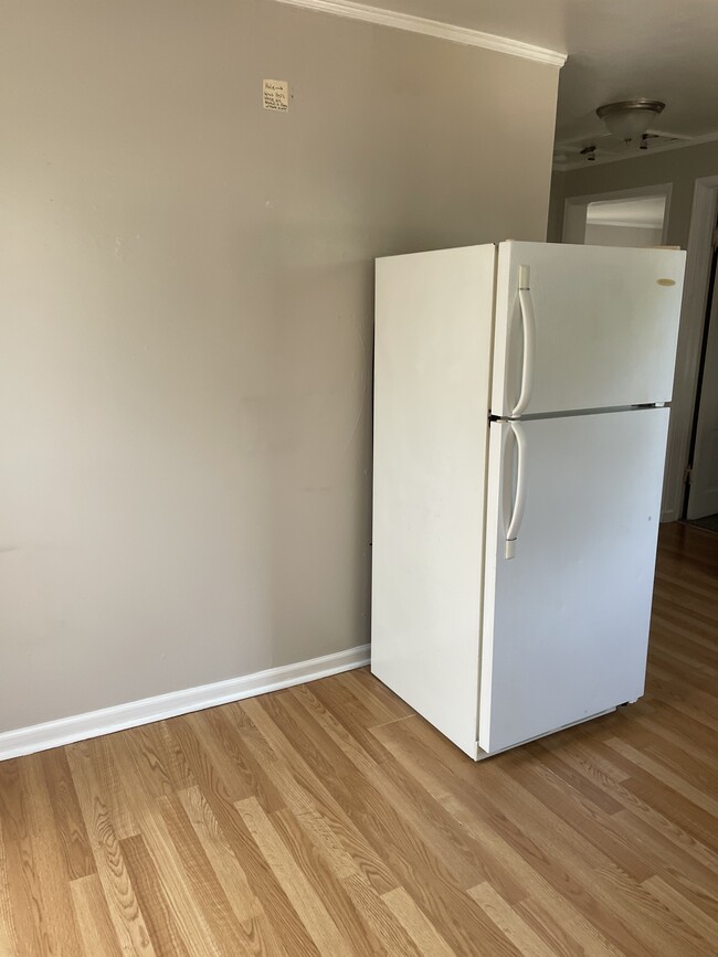 Kitchen - 417 E Main St
