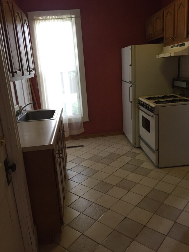 Foto del edificio - 224 W Pleasant St