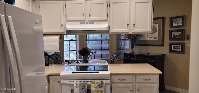 Building Photo - Charming 3BR Townhome in Glendale