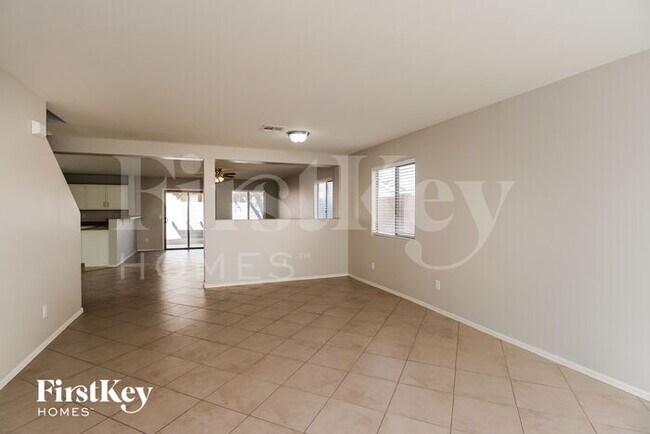 Foto del edificio - 2374 E Meadow Chase Dr