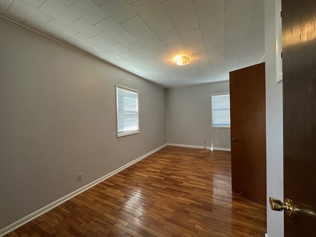 Building Photo - 109 S 14th St