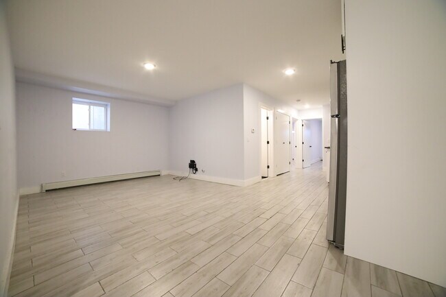 Building Photo - 102 Woodlawn Ave