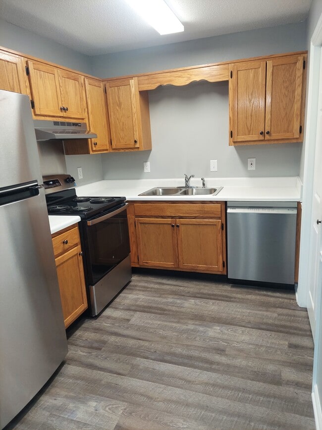 Kitchen - 118 Eveningside Dr