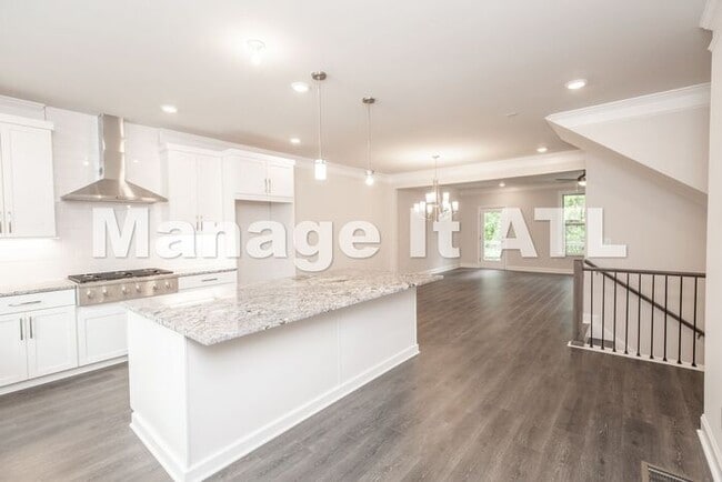 Building Photo - 4 Bedroom Townhome in Chamblee
