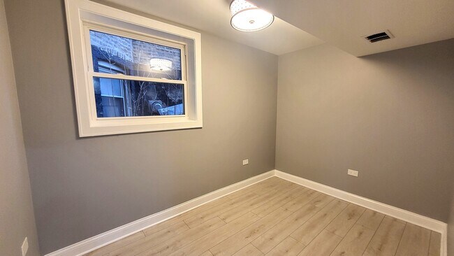 Building Photo - 3617 W Diversey Ave