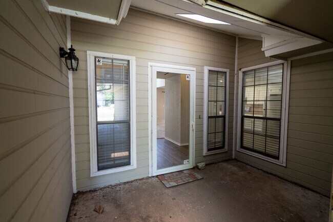 Building Photo - Gorgeous 3 Bed 2 Bath Home in Heart Of Edm...
